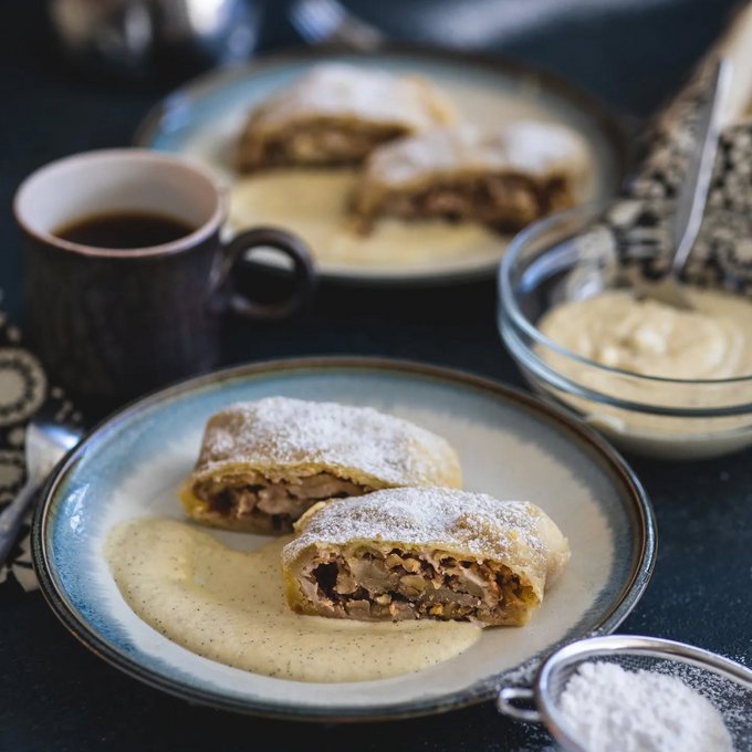 Při vymýšlení podzimního sladkého receptu jsem zjistil, že zatím na blogu není žádná dobrota z jablek. 🍎 Hned jsem si vybavil domácí štrůdl, který&hellip;