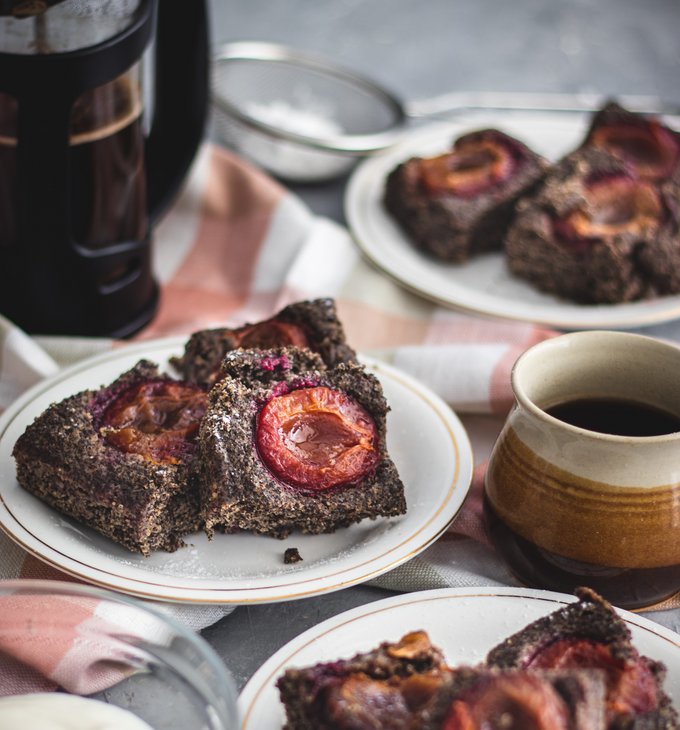 Makovec se švestkami