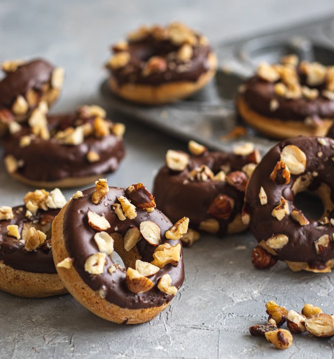 Donuty s čokoládou a oříšky